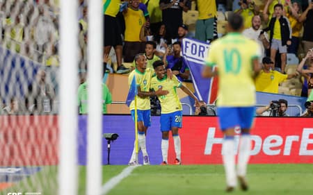 Jogadores da Seleção comemoram gol contra o Chile. Foto: Rafael Ribeiro/CBF