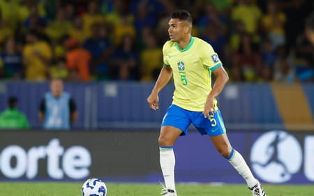 Casemiro em ação no jogo Brasil x Chile (Foto: Rafael Ribeiro/CBF)