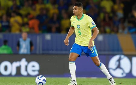 Casemiro em ação no jogo Brasil x Chile (Foto: Rafael Ribeiro/CBF)