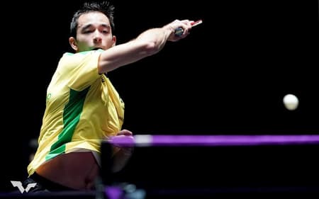 Hugo Calderano na vitória na estreia do WTT de Macau (Divulgação/WTT)