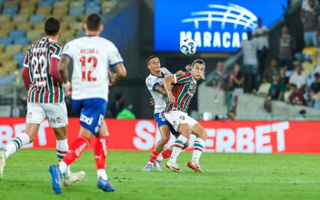 Juba e Canobbio disputam bola no Maracanã (Foto: Rafael Rodrigues / EC Bahia)
