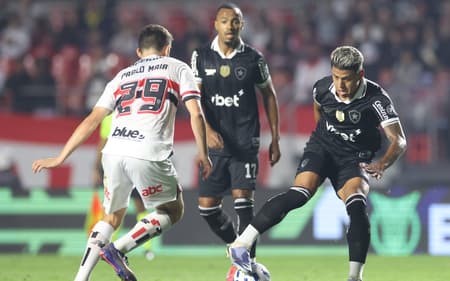 Matheus Martins em ação na derrota do Botafogo (Foto: Vítor Silva/Botafogo)