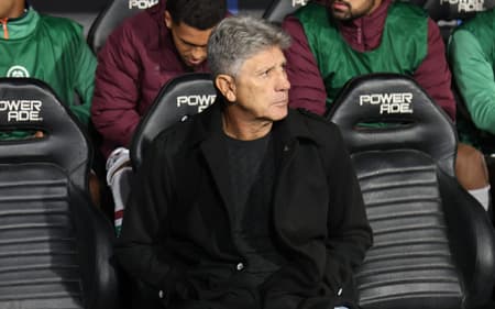 Renato Gaúcho à beira do campo durante Fluminense x Lanús, pela Sul-Americana (Foto: Marcelo Gonçalves/ Fluminense FC)