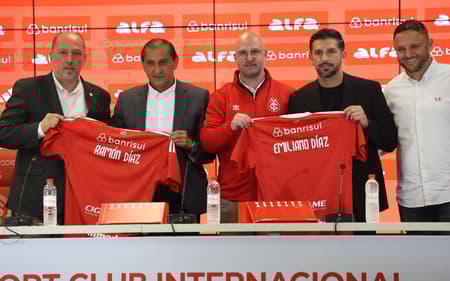 Apresentação de Ramón e Emiliano Díaz no Internacional