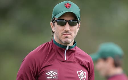 Zubeldía em treinamento no Fluminense (Foto: Marcelo Gonçalves / Fluminense FC)