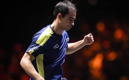 Hugo Calderano comemora ponto na vitória no China Smash (Foto: Divulgação/WTT)