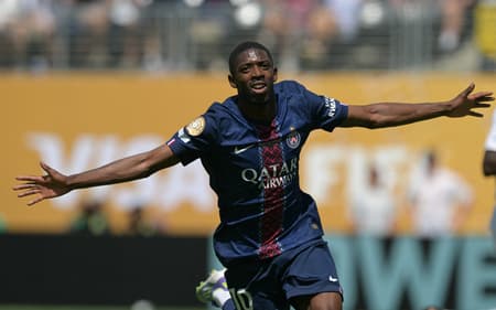 Dembélé comemora gol marcado contra o Real Madrid (Foto: JUAN MABROMATA / AFP)