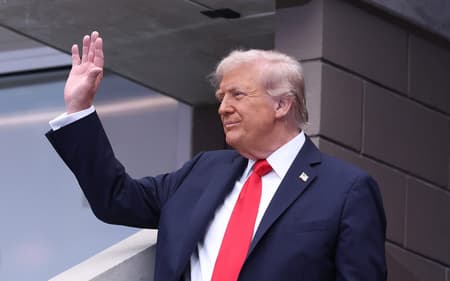 Presidente Donald Trump comparece à final masculina do US Open (Foto: CLIVE BRUNSKILL / GETTY IMAGES NORTH AMERICA / Getty Images via AFP)