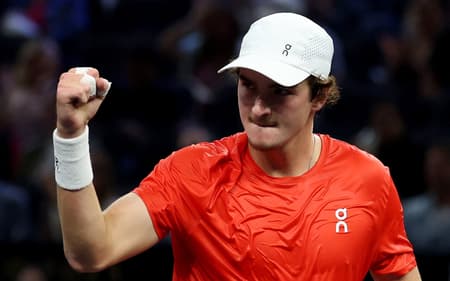 João Fonseca em ação na Laver Cup (Foto: Ezra Shaw/ Getty Images)