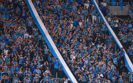 Torcida do Grêmio no jogo contra o Atlético Grau-PER, pela Copa Sul-Americana. (Foto: Maxi Franzoi/AGIF)