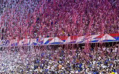 Torcida do Fortaleza no Castelão (Foto: Lucas Emanuel/AGIF)