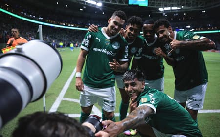 Palmeiras comemora gol diante do Sporting Cristal pela Libertadores (Foto: Ettore Chiereguini/AGIF)