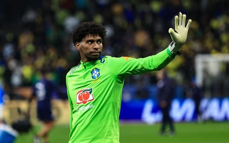 Hugo Souza foi convocado pela segunda vez para Seleção (Foto: Fabio Giannelli/AGIF)