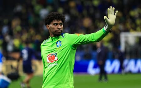Hugo Souza foi convocado pela segunda vez para Seleção (Foto: Fabio Giannelli/AGIF)