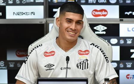 Adonis Frías foi contratado pelo Santos junto ao León, do México. (Foto: Jota Erre/AGIF)