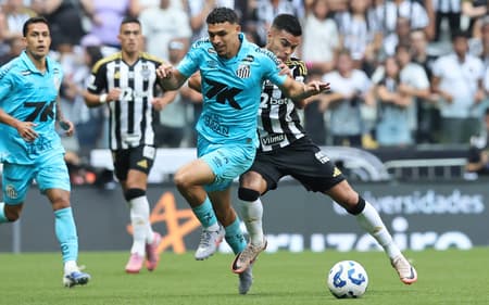 Victor Hugo chegou ao Santos por empréstimo junto ao Flamengo. (Foto: Gilson Lobo/AGIF)
