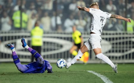 Pedro Henrique na partida entre Vasco e Ceará, pelo Brasileirão (Foto: Jorge Rodrigues/AGIF)