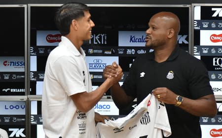 Alexis Duarte e Domingos durante apresentação no Santos (Foto: Jota Erre/AGIF)