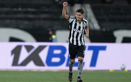 Savarino desfalca o Botafogo contra o Grêmio (Foto: Jorge Rodrigues/AGIF)