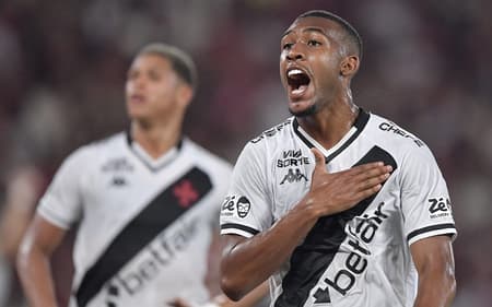Rayan fez o gol do Vasco contra o Flamengo (Foto: Thiago Ribeiro/AGIF)