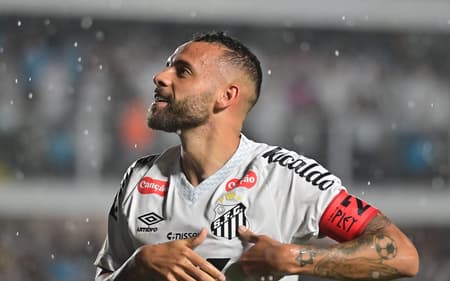 Guilherme marcou o 15º gol pelo Santos nesta temporada. (Foto: Jota Erre/AGIF)