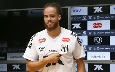 Brahimi vai vestir a camisa 21 do Santos. (Foto: Mauricio De Souza/AGIF)