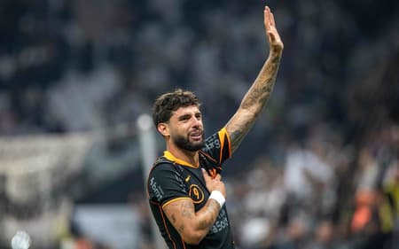Yuri Alberto se emociona após marcar em Corinthians x Flamengo (Foto: Joisel Amaral/AGIF)
