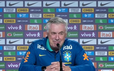 Ancelotti brinca com repórter durante coletiva da Seleção