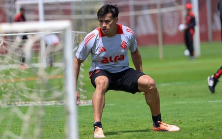 Bernabei, lateral-esquerdo do Internacional