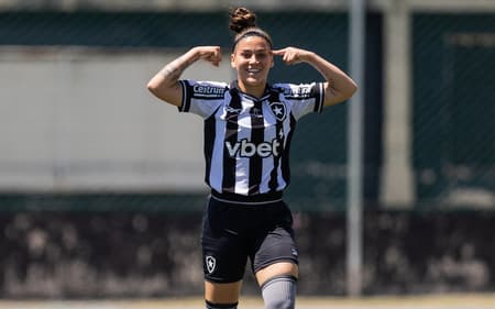 Paola comemora seu gol pelo Botafogo no Carioca Feminino (Foto: Arthur Barreto/BFR)