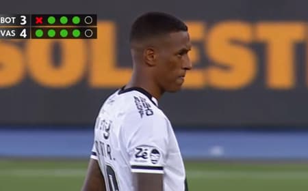 Robert Renan cobrou pênalti decisivo em Botafogo x Vasco (Foto: Reprodução)