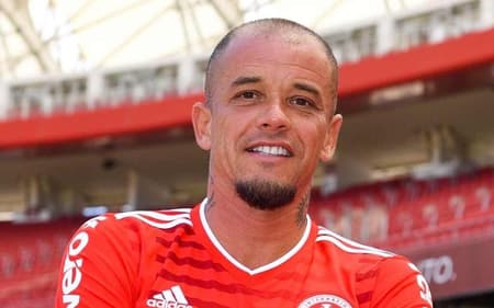 D'Alessandro disse se jogou mais que ídolos do Flamengo e do Palmeiras (Foto: Divulgação/Internacional)