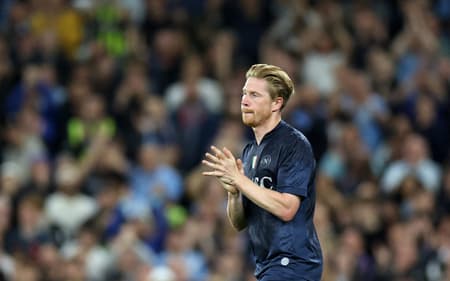 Kevin de Bruyne durante jogo do Napoli contra o Manchester City no Etihad Stadium (Foto: Darren Staples / AFP)