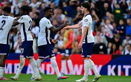 Declan Rice comemora gol da Inglaterra sobre Andorra, pelas Eliminatórias