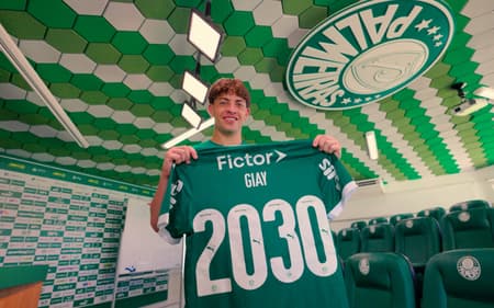 Giay, lateral-direito do Palmeiras