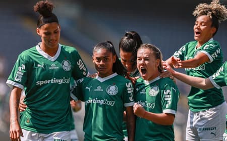 Tainá Maranhão abriu o placar o Palmeiras diante do Flamengo, pelo Brasileirão Feminino.