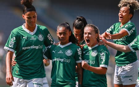 Tainá Maranhão abriu o placar o Palmeiras diante do Flamengo, pelo Brasileirão Feminino. (Foto: Rebeca Reis/ Staff Images Woman/ CBF)