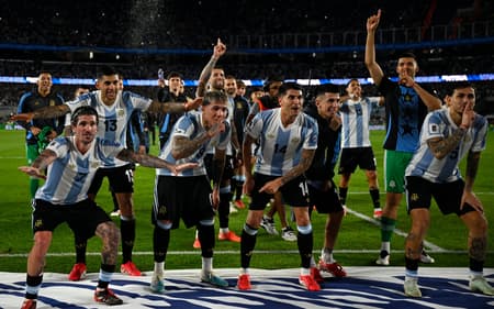 Paredes e De Paul celebram vitória da Argentina sobre o Raphinha e dão resposta à Raphinha
