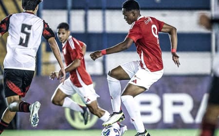 Raykkonen em jogo pelo sub-17 do Internacional