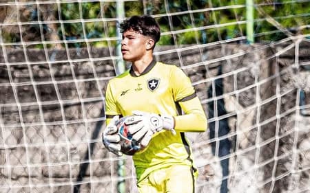 Bruno Samudio defende as cores do Botafogo (Foto: redes sociais)