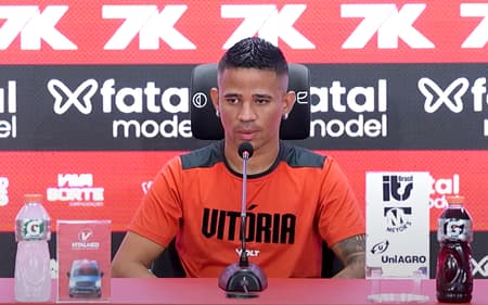 Erick em entrevista coletiva (Foto: reprodução / TV Vitória)