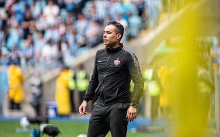 Jair Ventura comandou o Vitória contra o Grêmio (Foto: Victor Ferreira / EC Vitória)