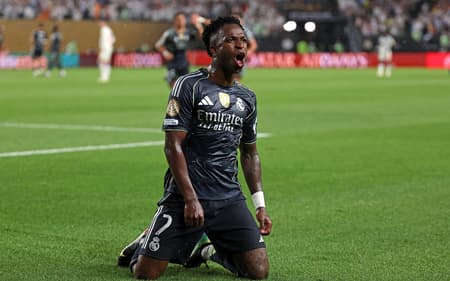 Vini Jr comemora gol marcado pelo Real Madrid sobre o RB Salzburg no Mundial de Clubes
