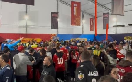 Loja oficial da NFL na Neo Química Arena ficou lotada durante o NFL Game, em São Paulo