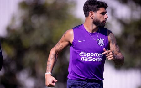 Yuri Alberto treina com o elenco do Corinthians