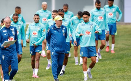 Carlo Ancelotti com o capitão Marquinhos; Seleção deixa a Granja Comary