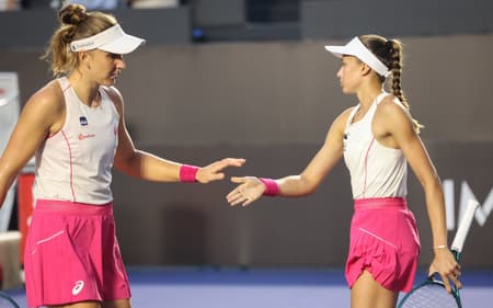 Bia Haddad e Ana Candiotto foram superadas na estreia