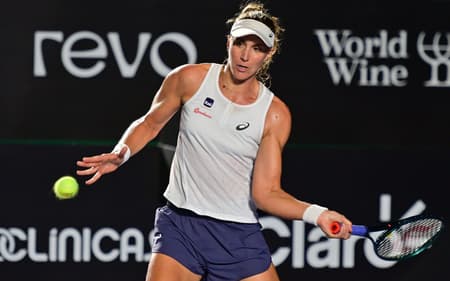 Bia Haddad em ação durante o SP Open