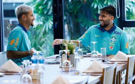 Bruno Guimarães e Lucas Paquetá no CT da Seleção Brasileira