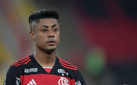 Bruno Henrique, em ação pelo Flamengo contra o Corinthians, no Maracanã, pela ida das semifinais da Copa do Brasil 2024 (Foto: Thiago Ribeiro/AGIF)